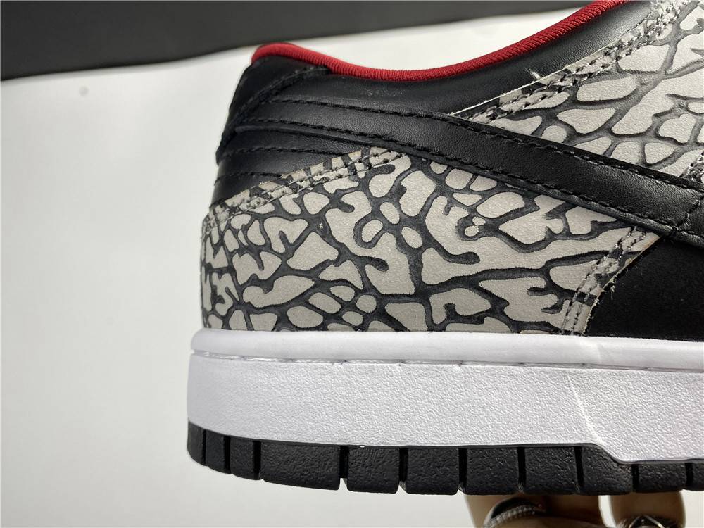 S*p*e ?? nike sb dunk low white cement